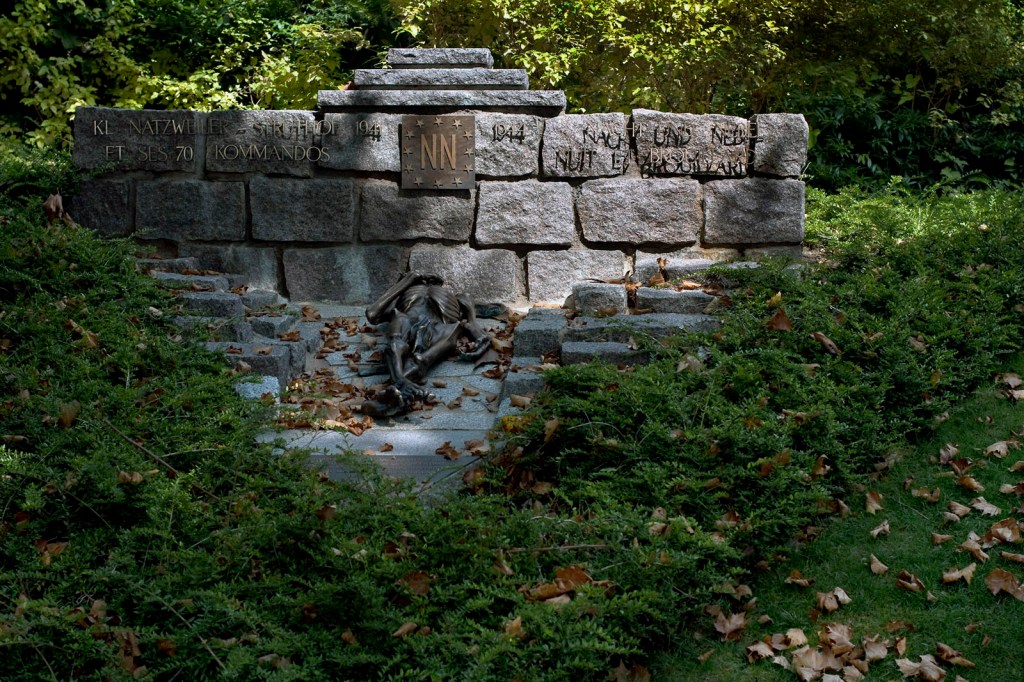 Marcus Bunyan. 'Stones, Vaults, Flowers: Père Lachaise' 2017-2020